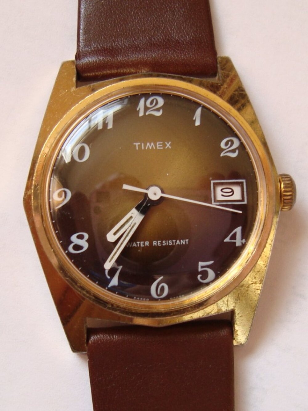 VINTAGE WIND UP TIMEX BOY SIZE,RUN GREAT